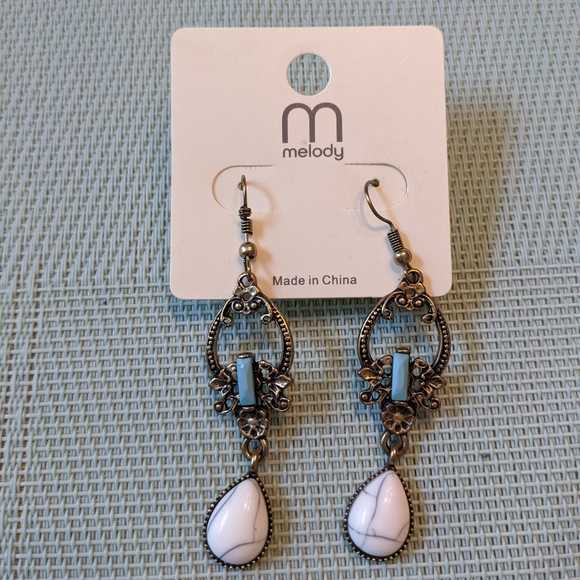 NEW Turquoise Antique Gold Costume Earrings - Picture 2 of 8